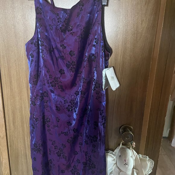 Very Nice Purple Dress With Tags From Macys - Picture 5 of 8
